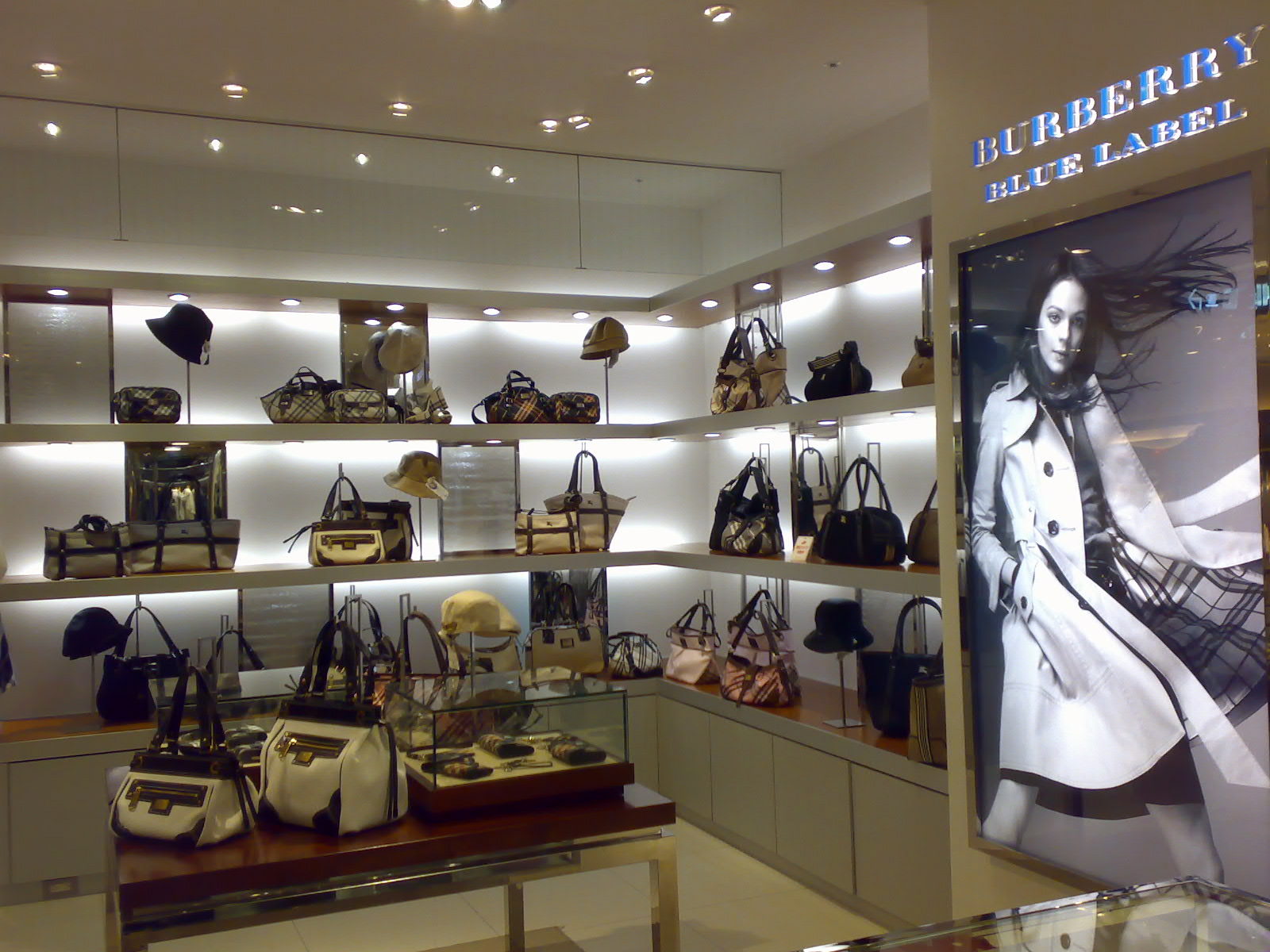 Burberry Blue Label – A glimpse of a BBL boutique in Jul 08 | Burberry
